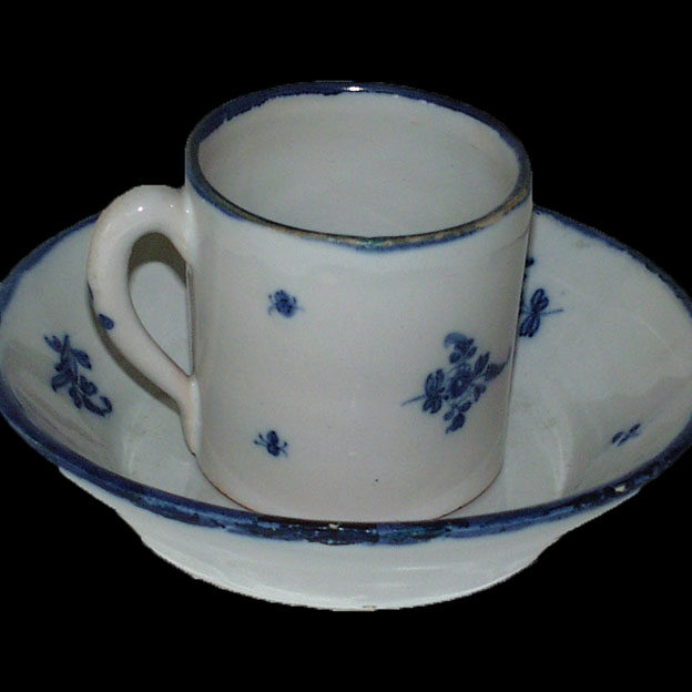 Ensemble tasse et sous-tasse, faïence, dix-huitièmesiècle