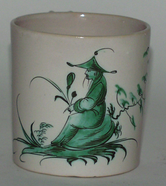 Tasse dite "au Chinois", faïence, camaïeu vert